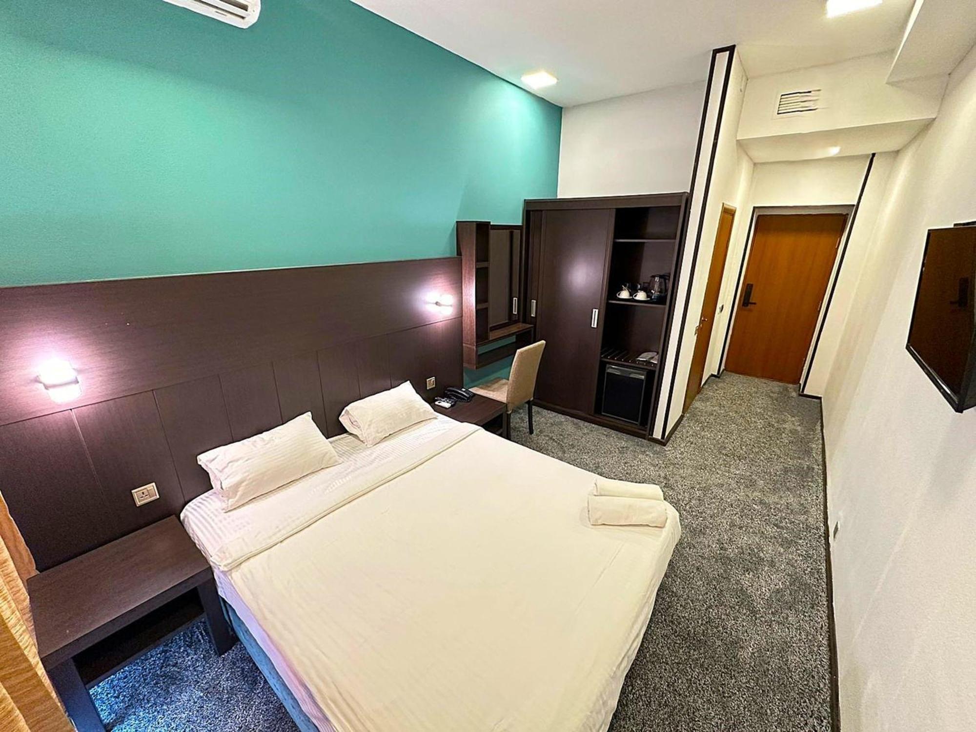 Crossway Hotel Masazir Exterior foto